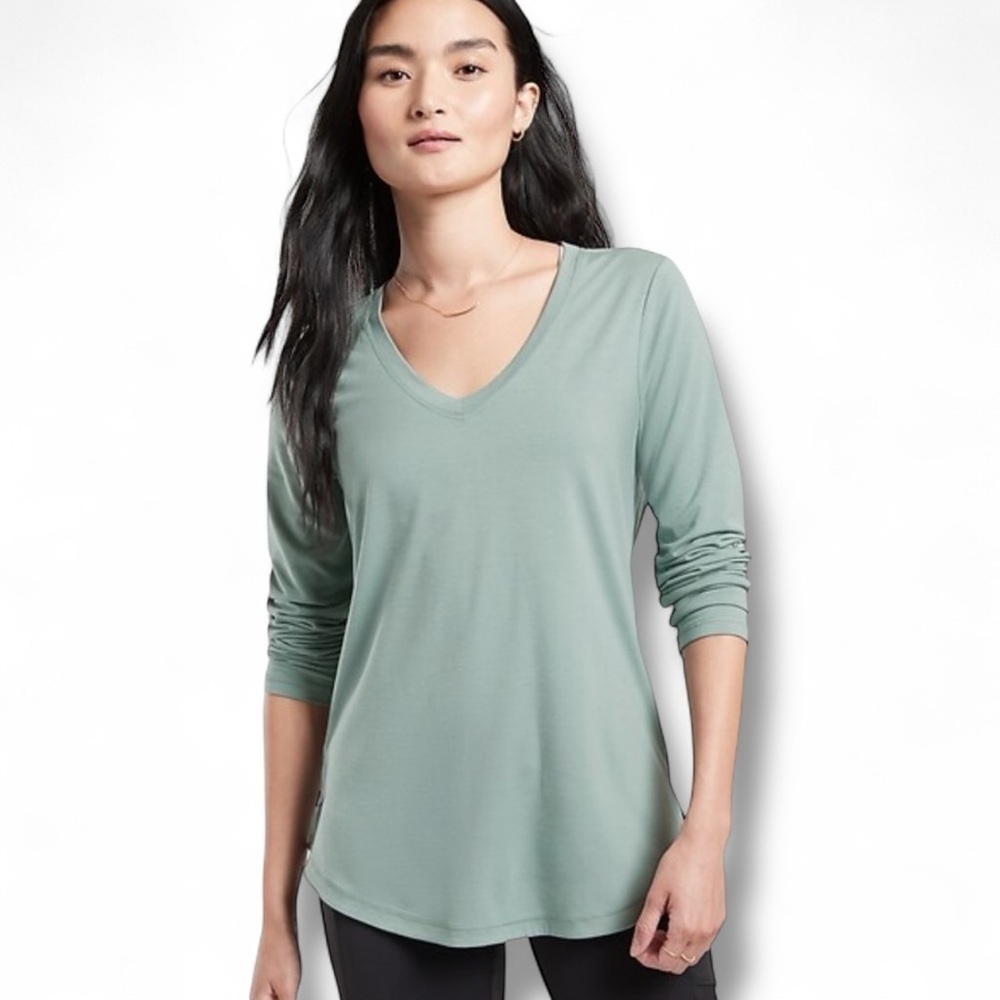 ATHLETA Essential V-Neck Long-Sleeve Top - Minimalistic Grey 1X